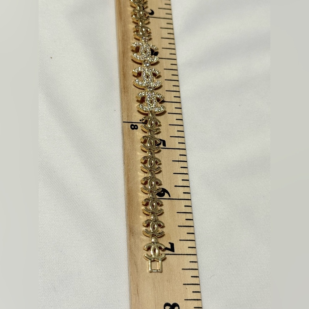 New Women’s laminated gold bracelet with‎ shiny details - Picture 4 of 4